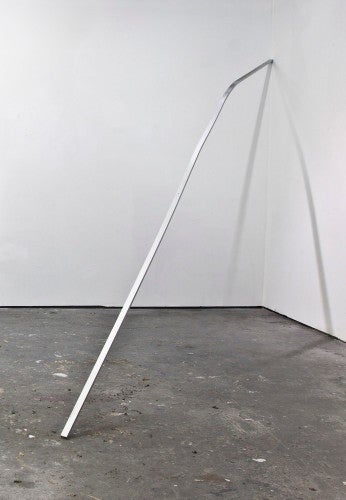 Curtis Ames, Unbent Aluminum, 2013; aluminum, 115 by 1¼ by ¾ inches. (Image: Candice Greathouse)