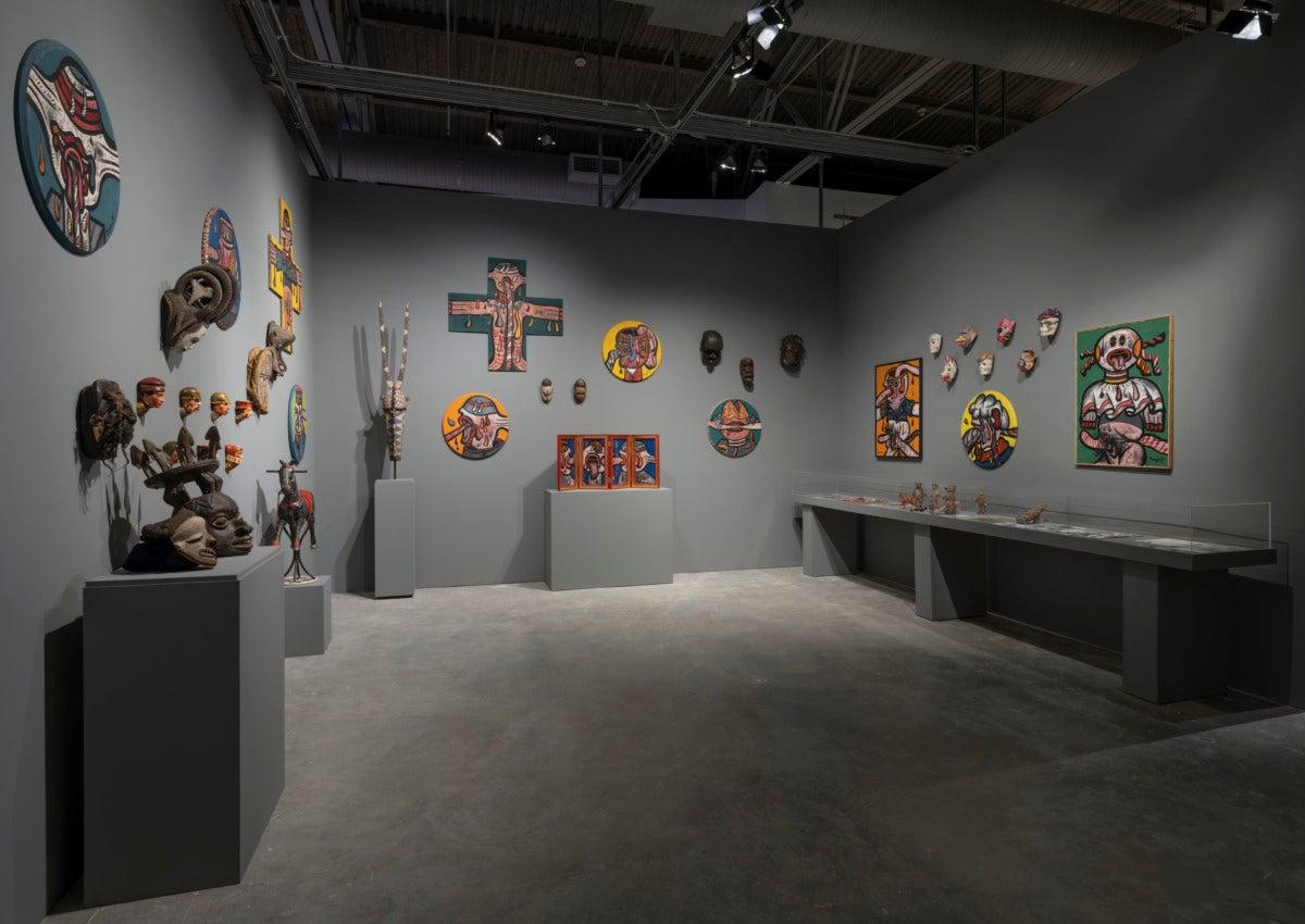 maryan gallery view grey room colored masks